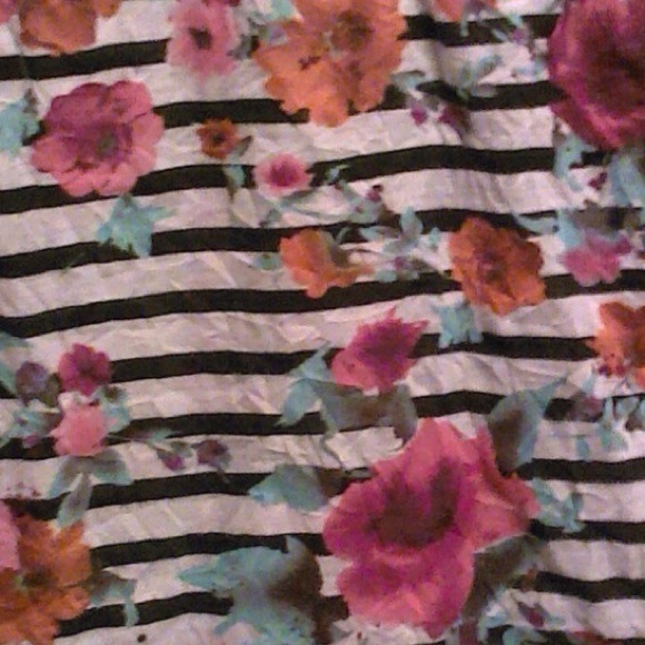 🌺Pretty Tank Top🌺 - Picture 3 of 3