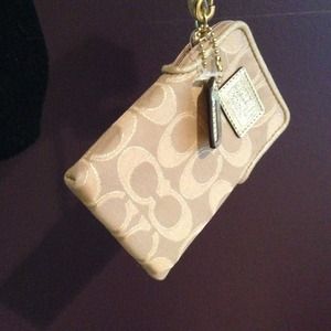 Coach wristlet - NEVER USED