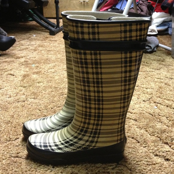 Sold - Picture 2 of 4