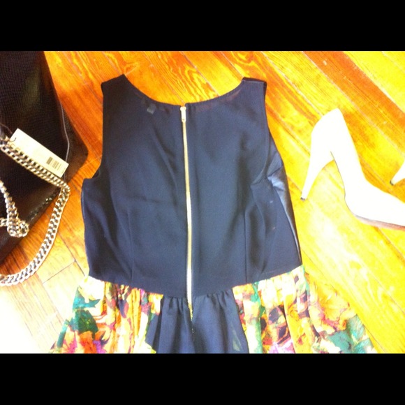 SOLD!!!for @arhyk pretty chic dress new!! - Picture 3 of 4