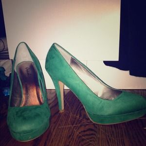 Brand New Teal Qupid Heels Size 10