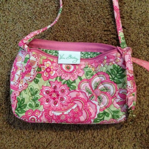 Vera Bradley handbag! Perfect for your daughters! - Picture 1 of 2