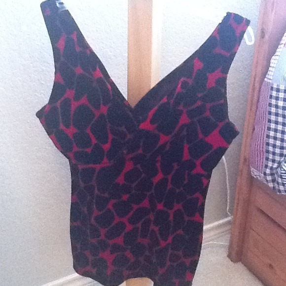 (SOLD) Top - Picture 2 of 2