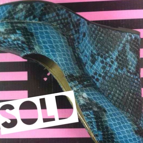 🚫SOLD 🚫to @klove21 😄