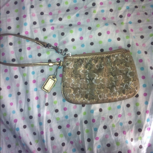 🔶TRADED🔶Authentic Coach wristlet Metallic Gold - Picture 2 of 3