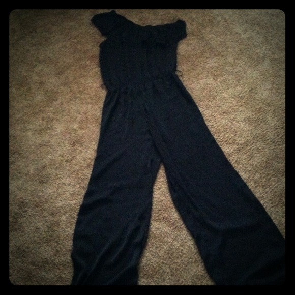 Black body central one shoulder pants romper!!!