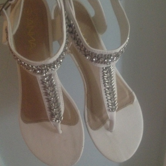 Flats - Picture 1 of 2