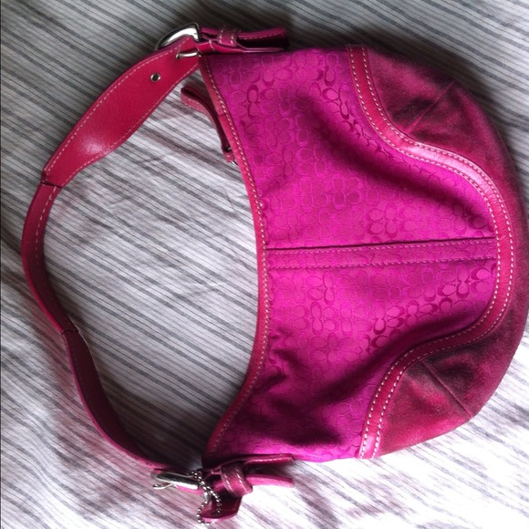 Hot pink signature Coach small hobo - Picture 3 of 3