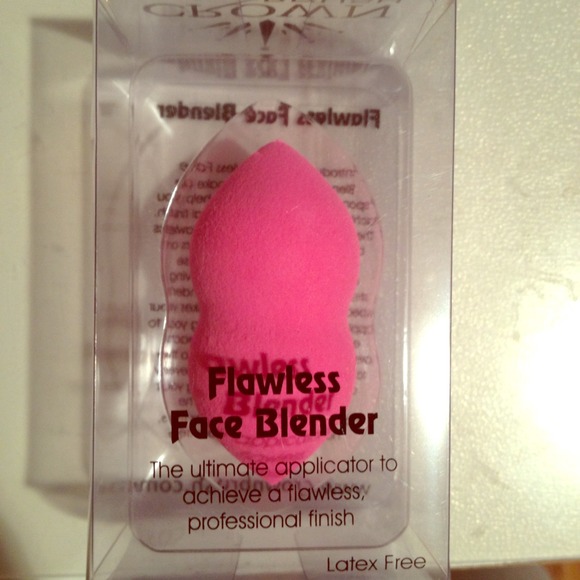 Crown Brush: flawless face blender