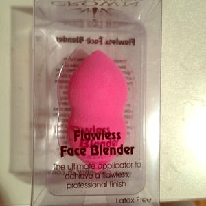 Crown Brush: flawless face blender