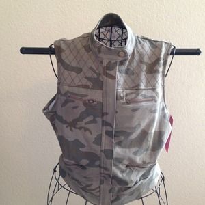 🌟🌟RESERVED🌟🌟Camp Vest