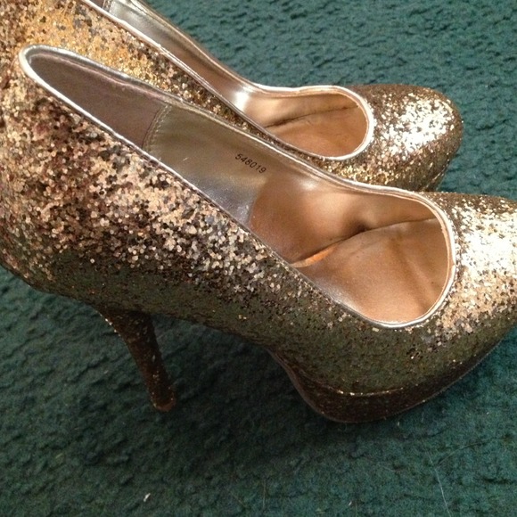 Shimmer Gold heels - Picture 3 of 4