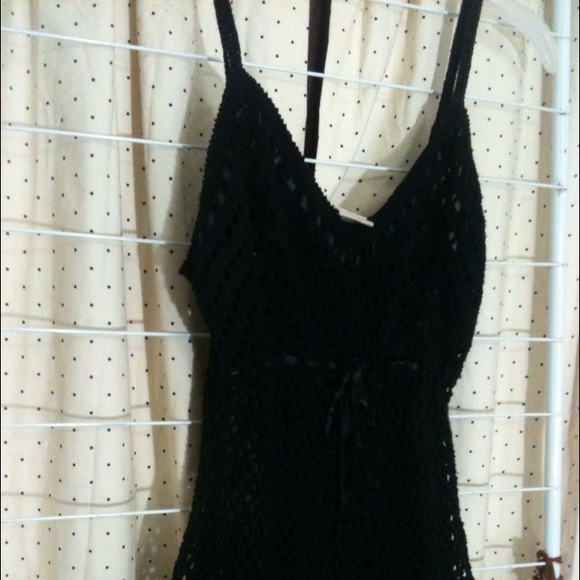 EYECATCHING EYELET TOP - Picture 3 of 3