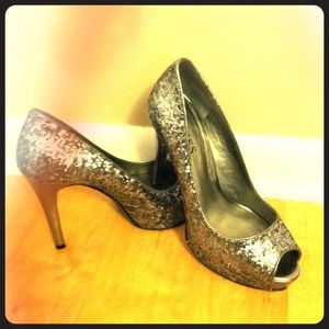 Glittered silver pump