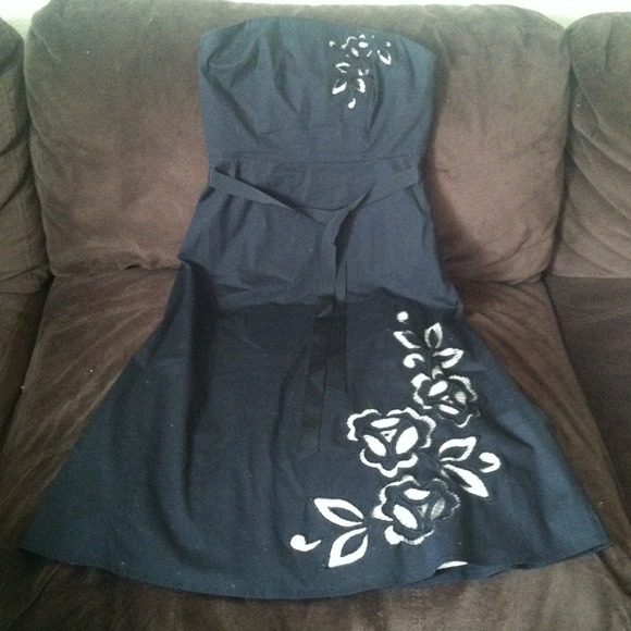 Express Dresses & Skirts - Strapless black with baige see through