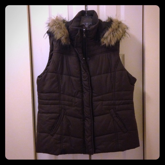 Jackets & Blazers - NWOT Brown vest with faux fur hood trim