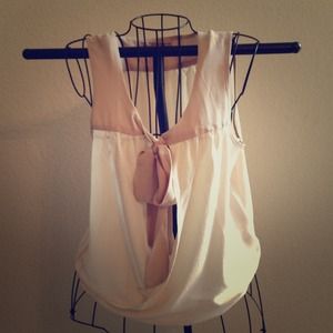 💢💢SOLD💢💢NWOT Forever 21 Top