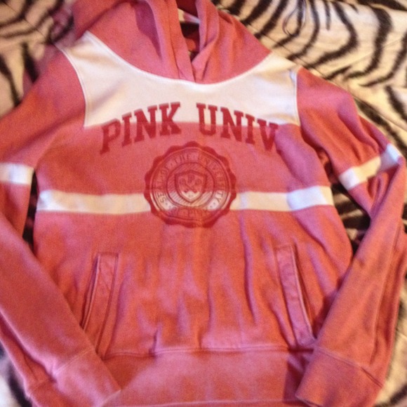 👉 HOLD @JAMIEFLOOD 👈Victoria secret pink hoodie