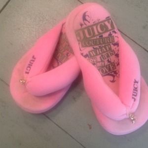 Juicy Couture slippers size 5