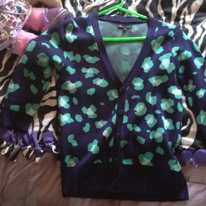 Adorable sweater only worn once :)