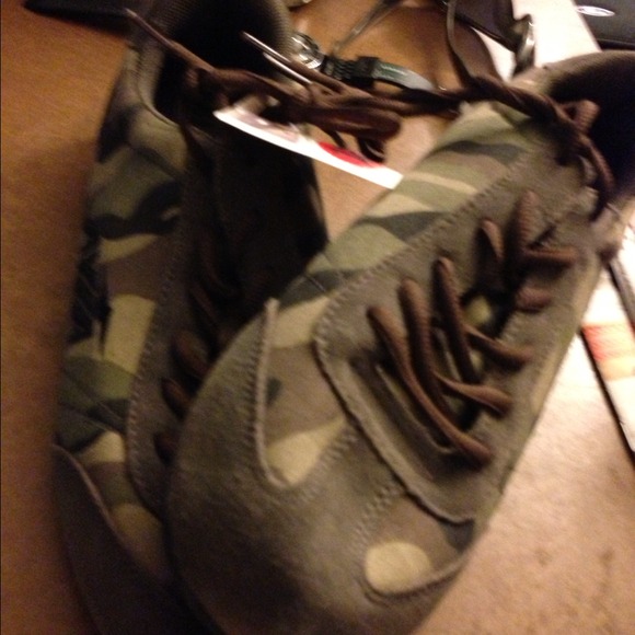 S. O. L. D - Men's shoes size 10 - Picture 3 of 4