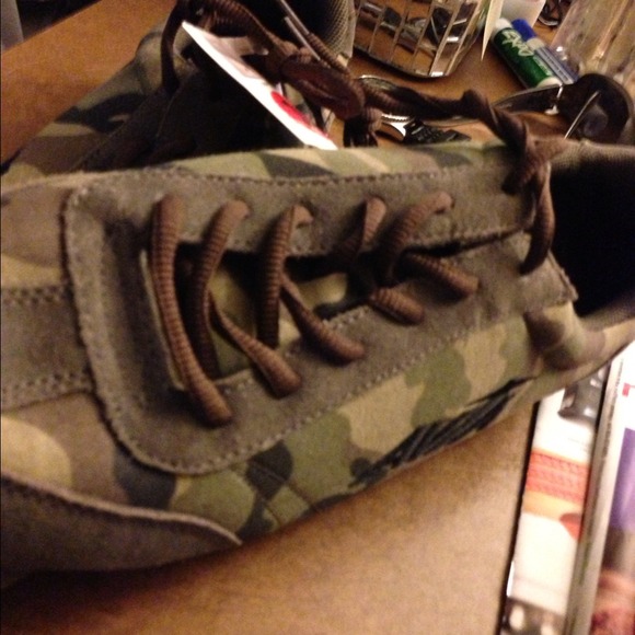 S. O. L. D - Men's shoes size 10 - Picture 4 of 4