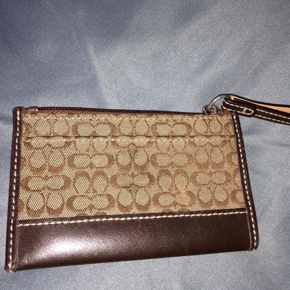 🔴SOLD🔴 Coach Slim coin/card holder - Picture 2 of 3