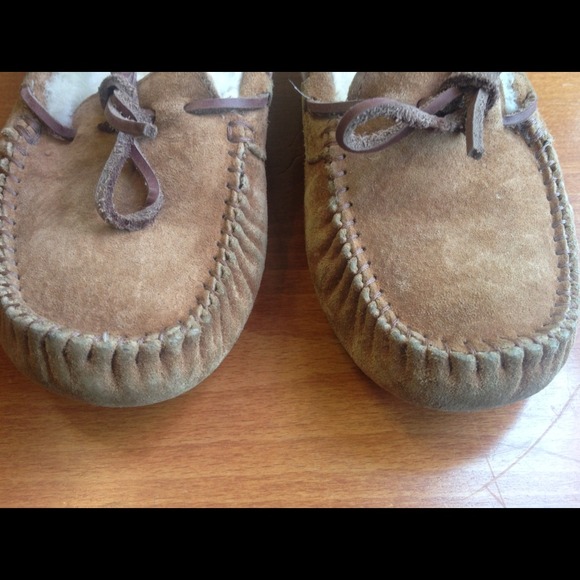 Sold in bundle Ugg moccasins! Chestnut :) - Picture 2 of 4