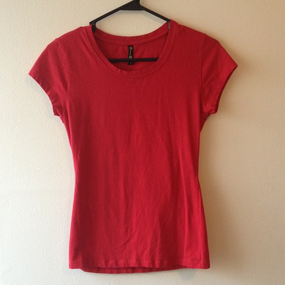 Red fitted tee