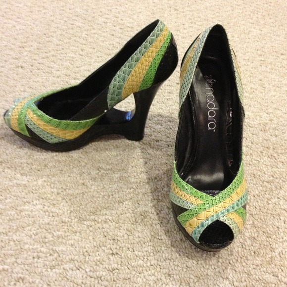 🍀Super cute great spring/summer heels🍀