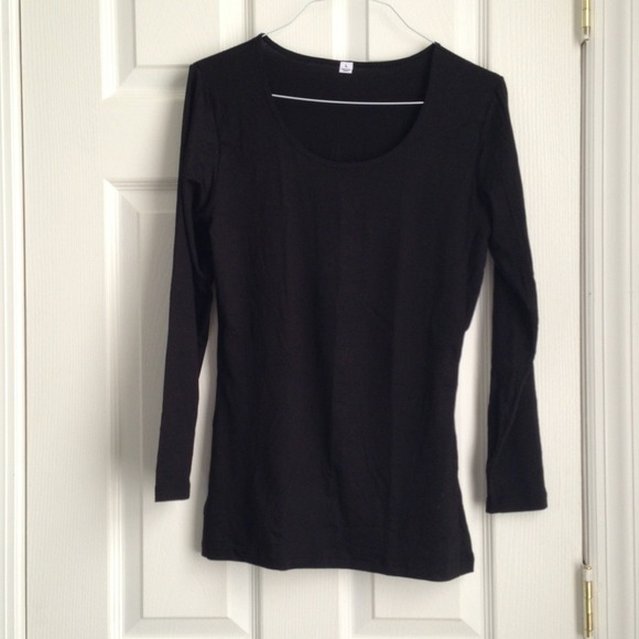 ⛔⛔SOLD⛔⛔ ✨NEW✨ Scoop neck long sleeve