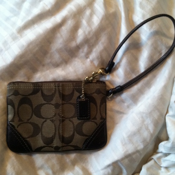 Coach wristlet - Picture 3 of 3