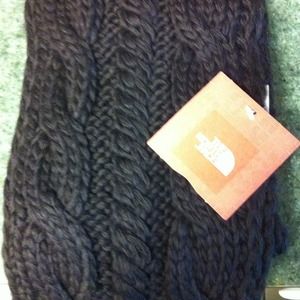 "TNF" Cable knit scarf.