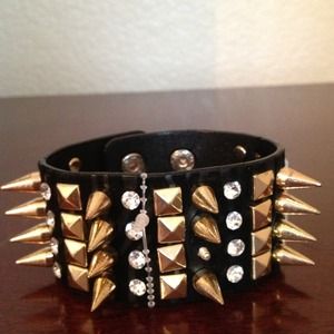 💢💢SOLD💢💢Edgy Braclet