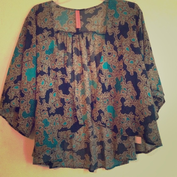 Adorable kimono style top