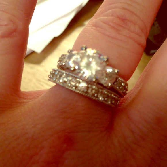 HOLD FOR ROBYN 💟SALE💟 3.5 cts CZ Wedding set.