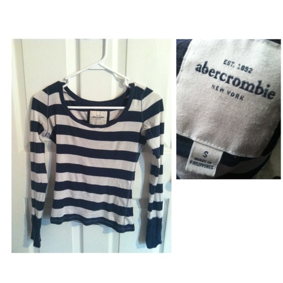 ✨ ABERCROMBIE NAVY BLUE AND WHITE STRIPED SHIRT ✨
