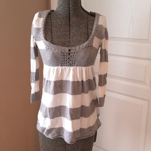 ** SOLD ** Hollister sweater size small like new!