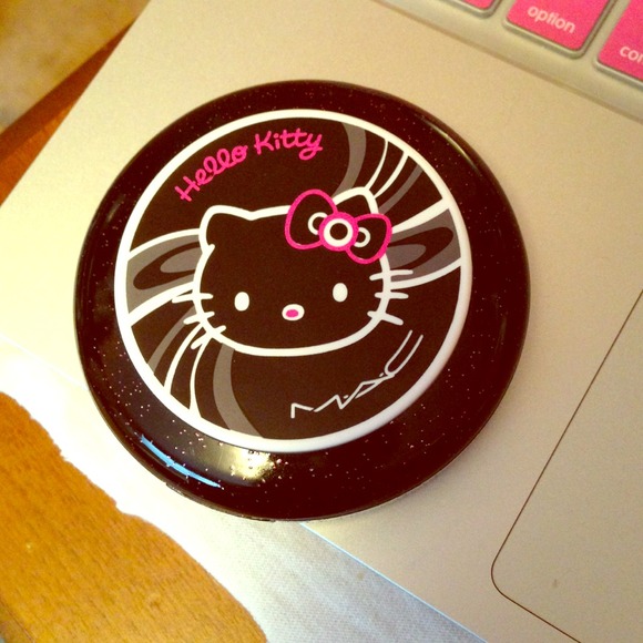 ❌SOLD❌*MAC hello kitty beautypowder