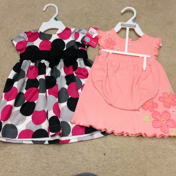 💢Sold💢morr pics of baby girl summer clothes