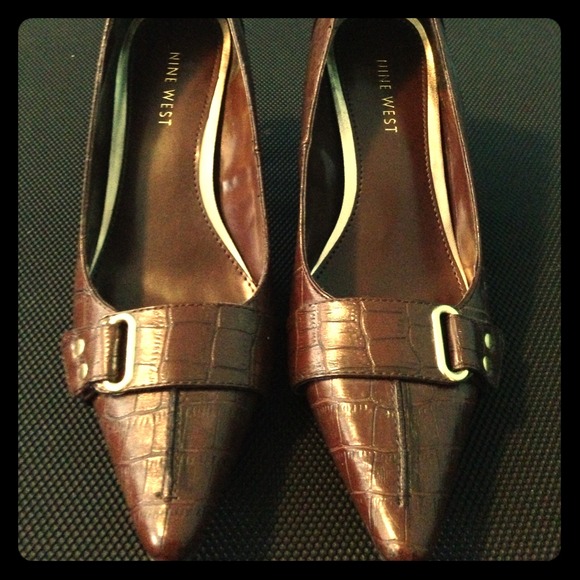⛔SOLD⛔***Classy Nine West Brown Pumps***
