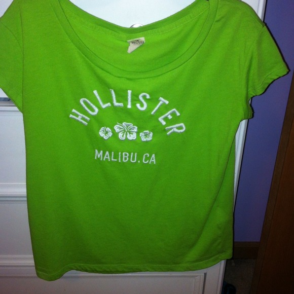 loose fitting hollister shirt