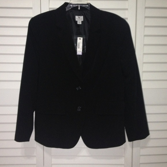 Sophisticated Black Blazer perfect for work!