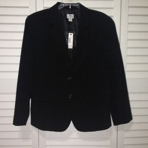 Sophisticated Black Blazer perfect for work!