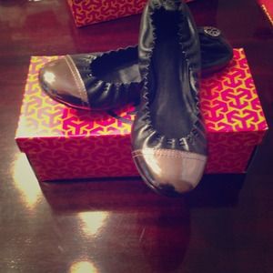 SOLD Tory burch flat 9.5