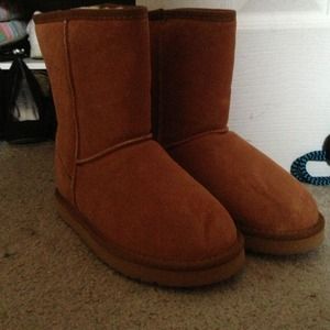 Classic short uggs.