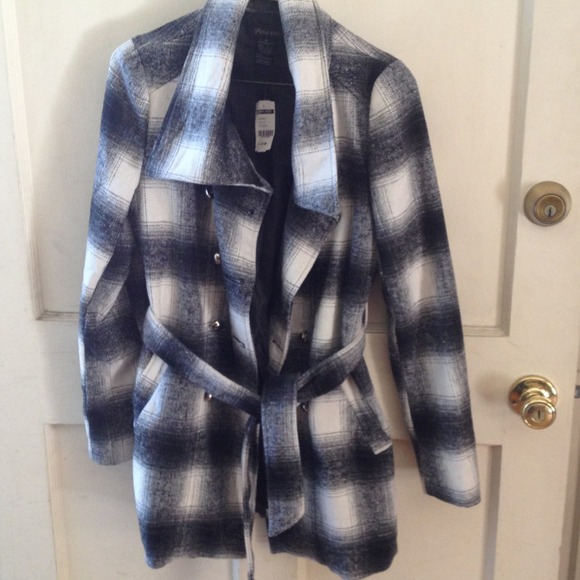 Black and white long lengthens coat.
