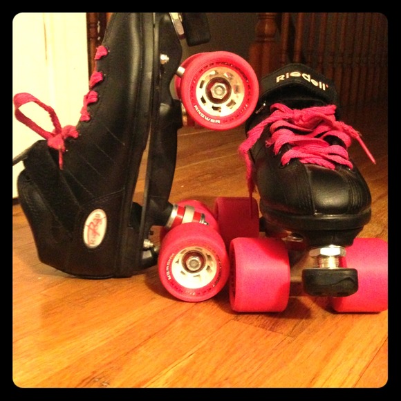 Roller skates HOT PINK