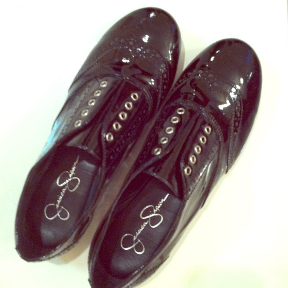 Patent leather black brogues without laces.