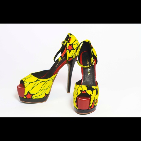 Ankle strap platform pump